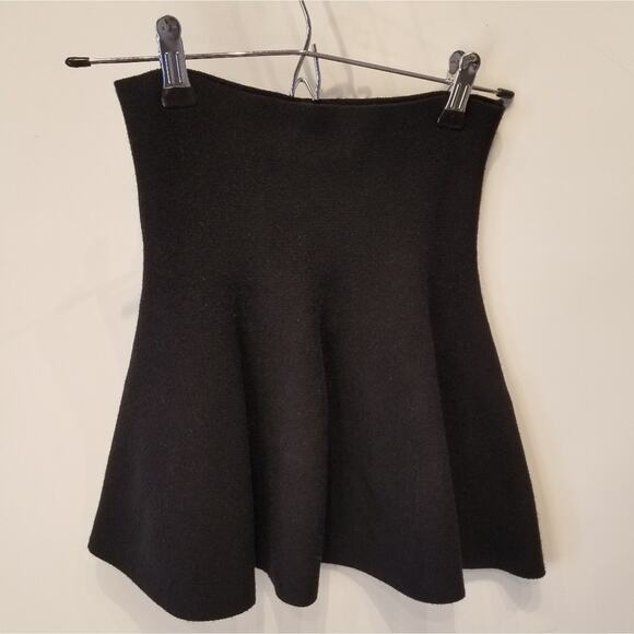 Black Skater's Skirt Stretch Knit Juniors Size XS - Picture 2 of 3